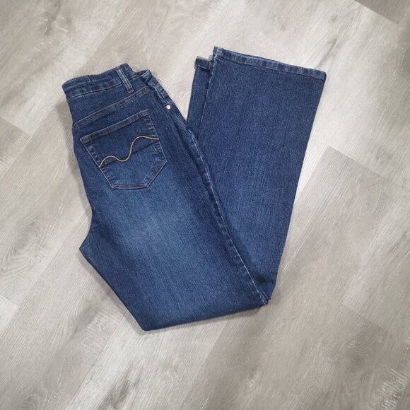 Denver Hayes Classic Fit Ladies Size 8/34 Medium Wash Slight Flare Blue Jeans - Picture 9 of 12